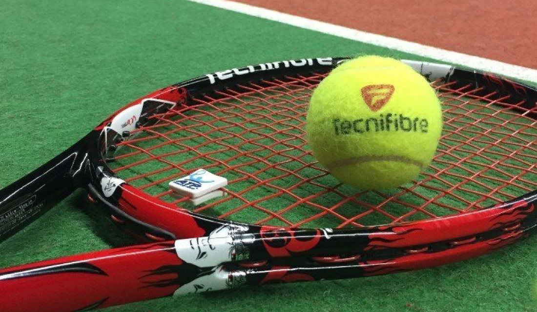 Jefra Sport is specialist in het bespannen van badminton rackets ,tennisrackets en squashrackets. Met hoogwaardige snaren worden de rackets afgestemd op jouw persoonlijke speelstijl. Daarnaast vervangt Jefra Sport ook grips en/of overgrips zodat je optimale houvast hebt en confortabel kan spelen.